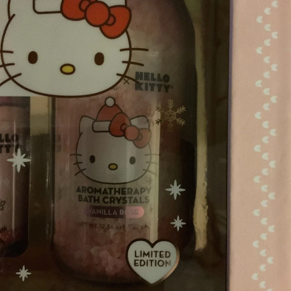 The Crème Shop, Hello Kitty, Winter Glow Spa Set, Bath Crystals & Body‎ Scrub